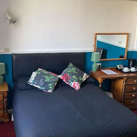 Barons Court Hotel Γούλβερχαμπτον Εξωτερικό φωτογραφία