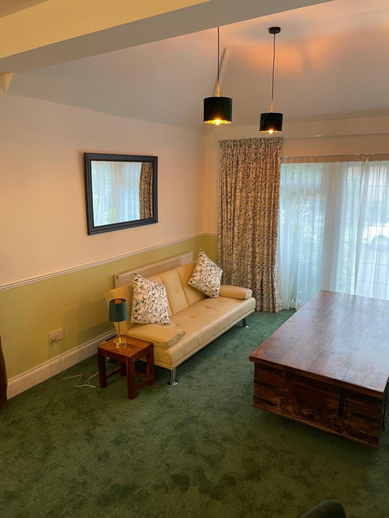 Barons Court Hotel Γούλβερχαμπτον Εξωτερικό φωτογραφία