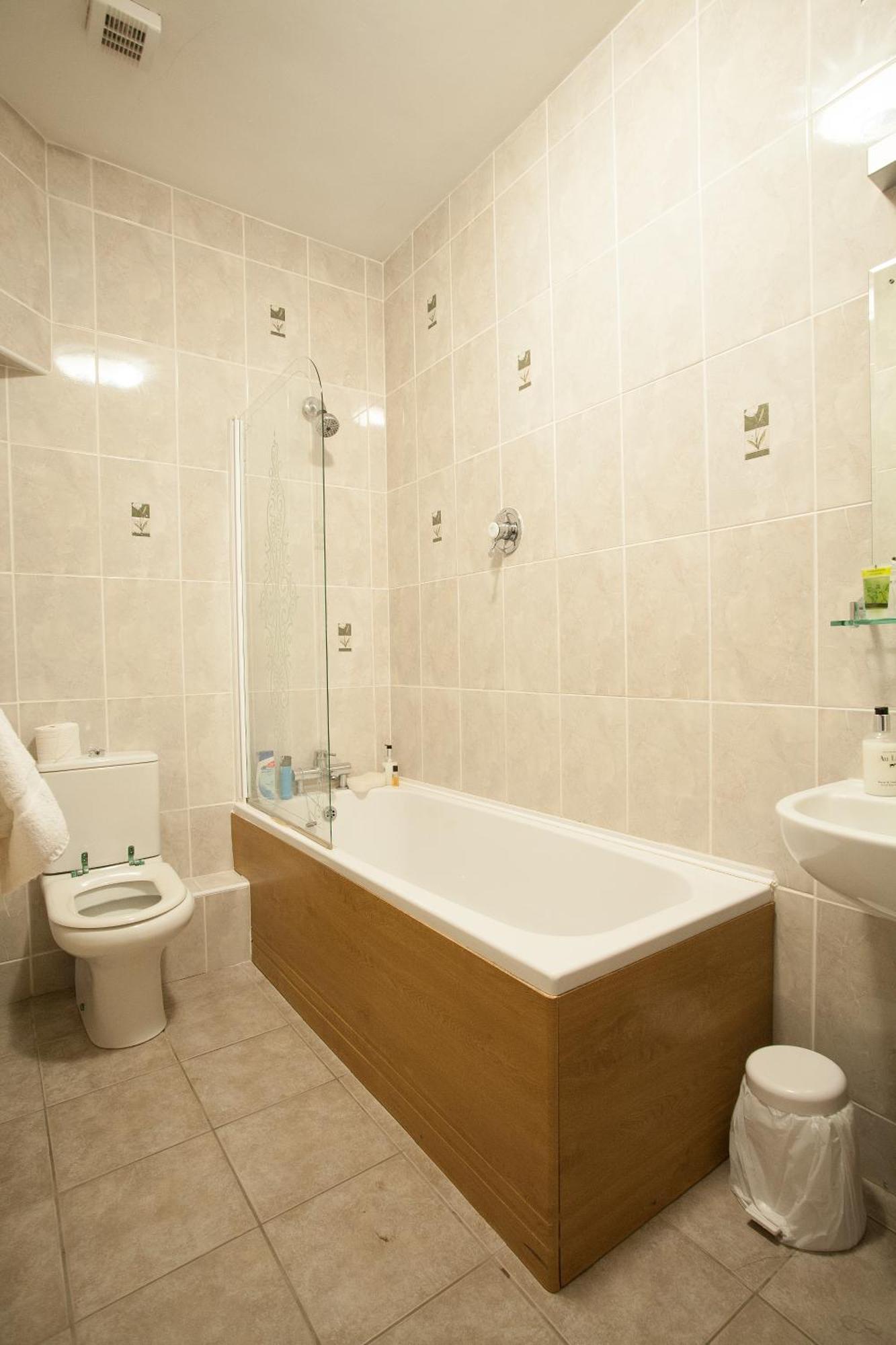 Barons Court Hotel Γούλβερχαμπτον Εξωτερικό φωτογραφία