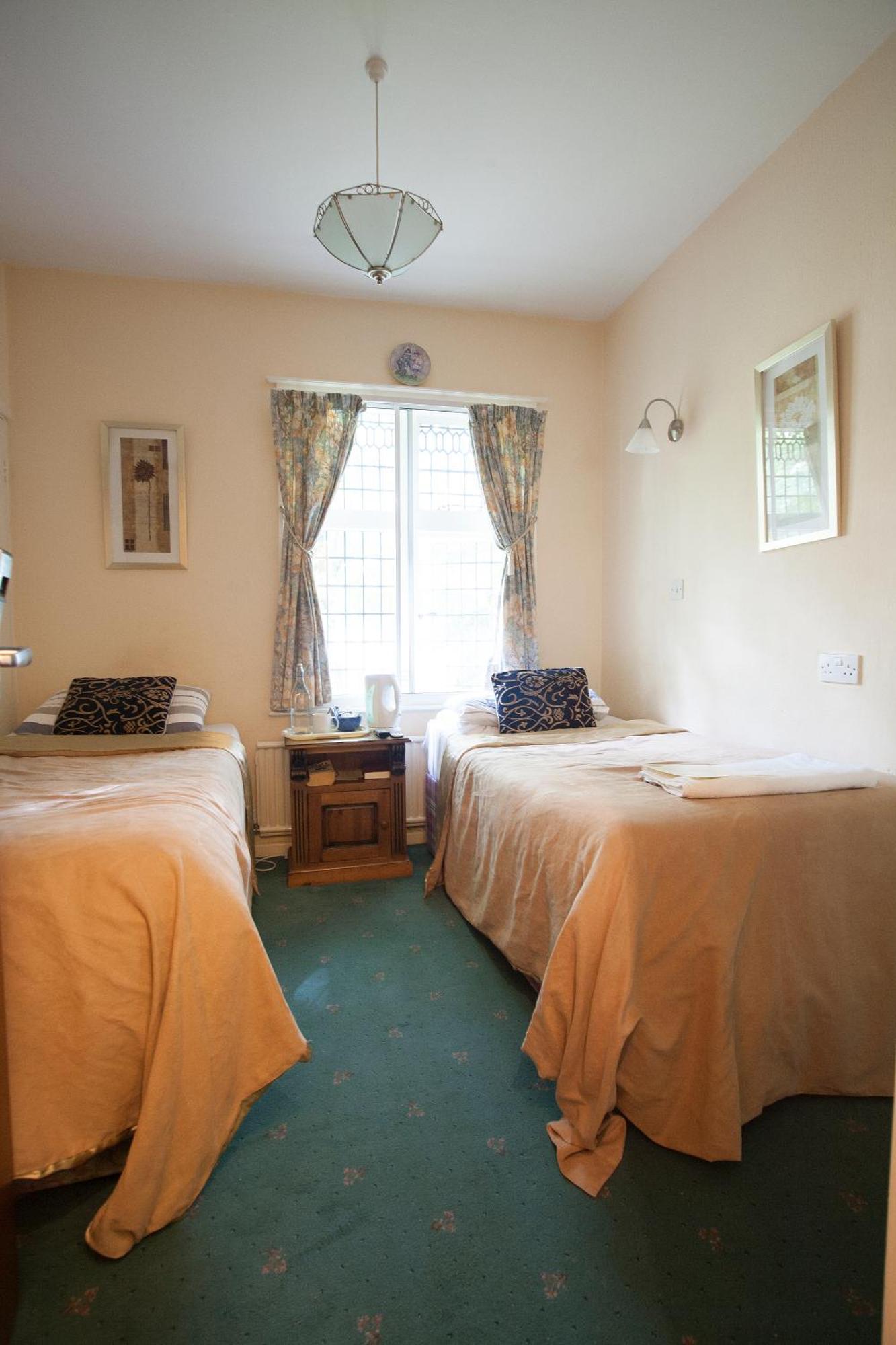 Barons Court Hotel Γούλβερχαμπτον Εξωτερικό φωτογραφία