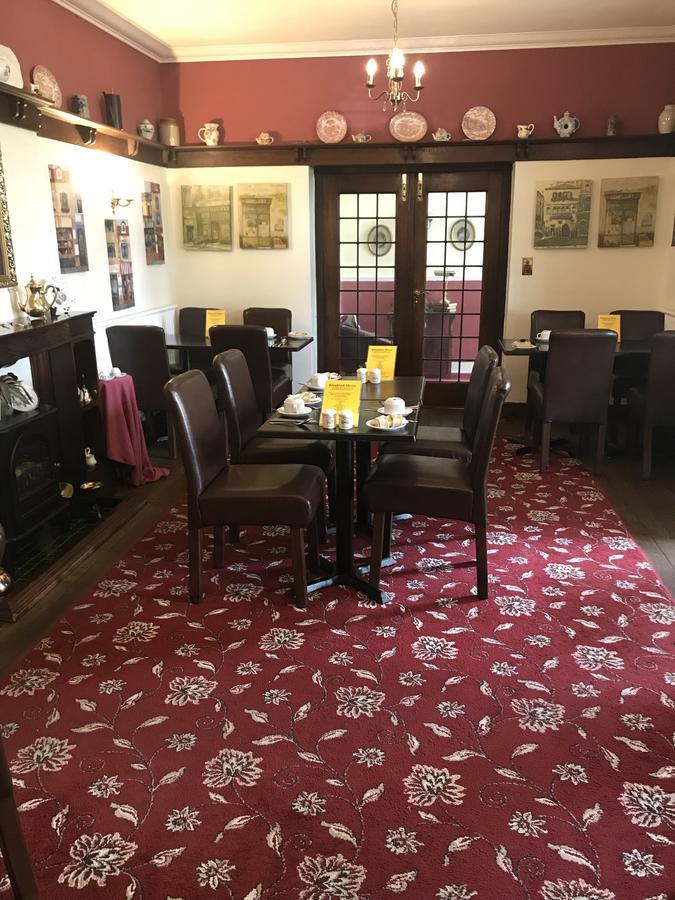 Barons Court Hotel Γούλβερχαμπτον Εξωτερικό φωτογραφία