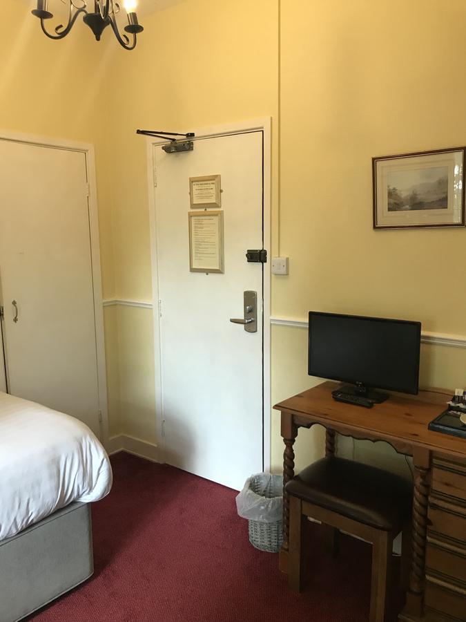 Barons Court Hotel Γούλβερχαμπτον Εξωτερικό φωτογραφία
