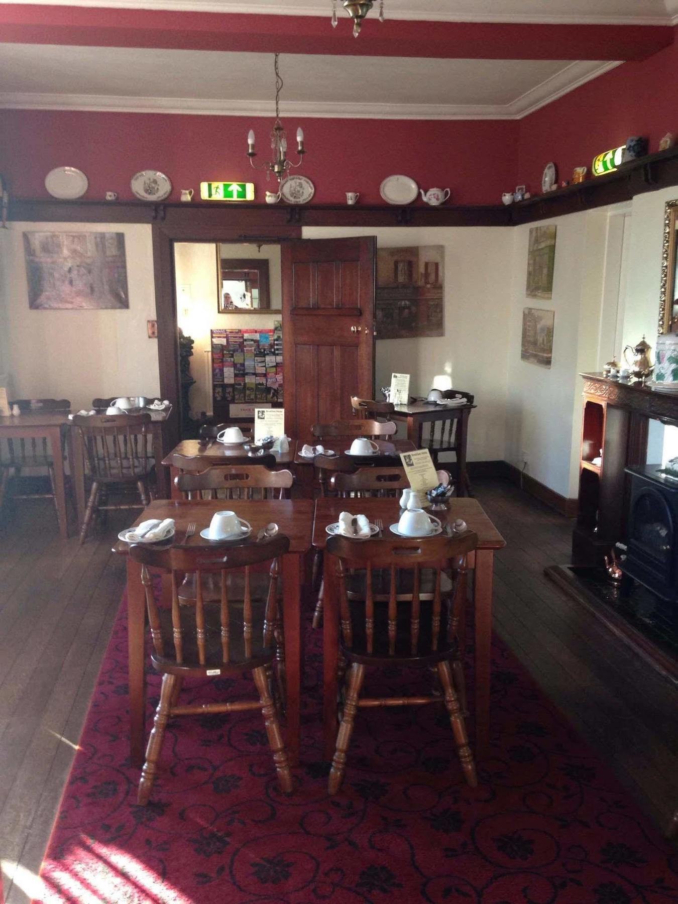 Barons Court Hotel Γούλβερχαμπτον Εξωτερικό φωτογραφία