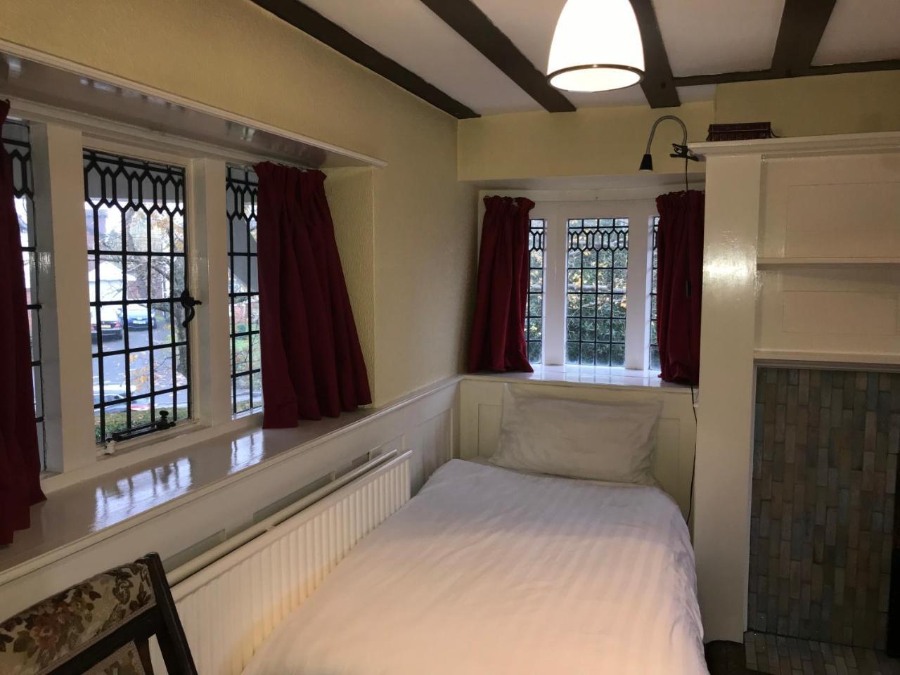 Barons Court Hotel Γούλβερχαμπτον Εξωτερικό φωτογραφία
