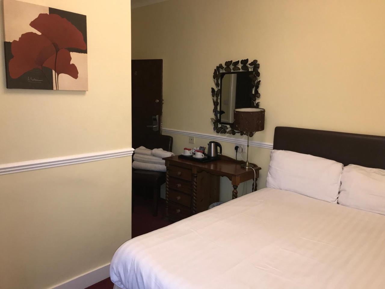 Barons Court Hotel Γούλβερχαμπτον Εξωτερικό φωτογραφία